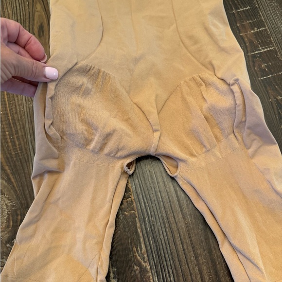 REDUCED     NWT Leonids body compression - Picture 2 of 5